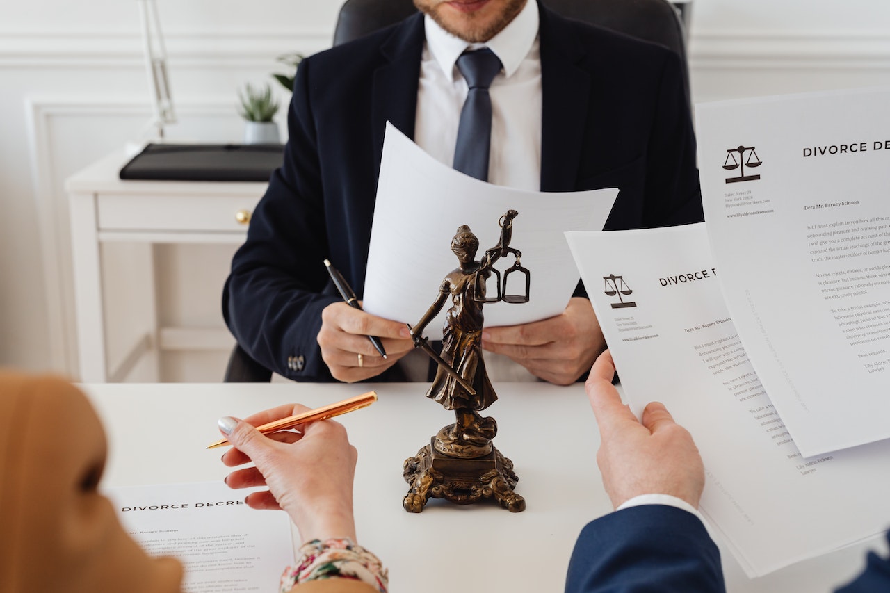 6 Reasons Why You Definitely Need a Divorce Lawyer